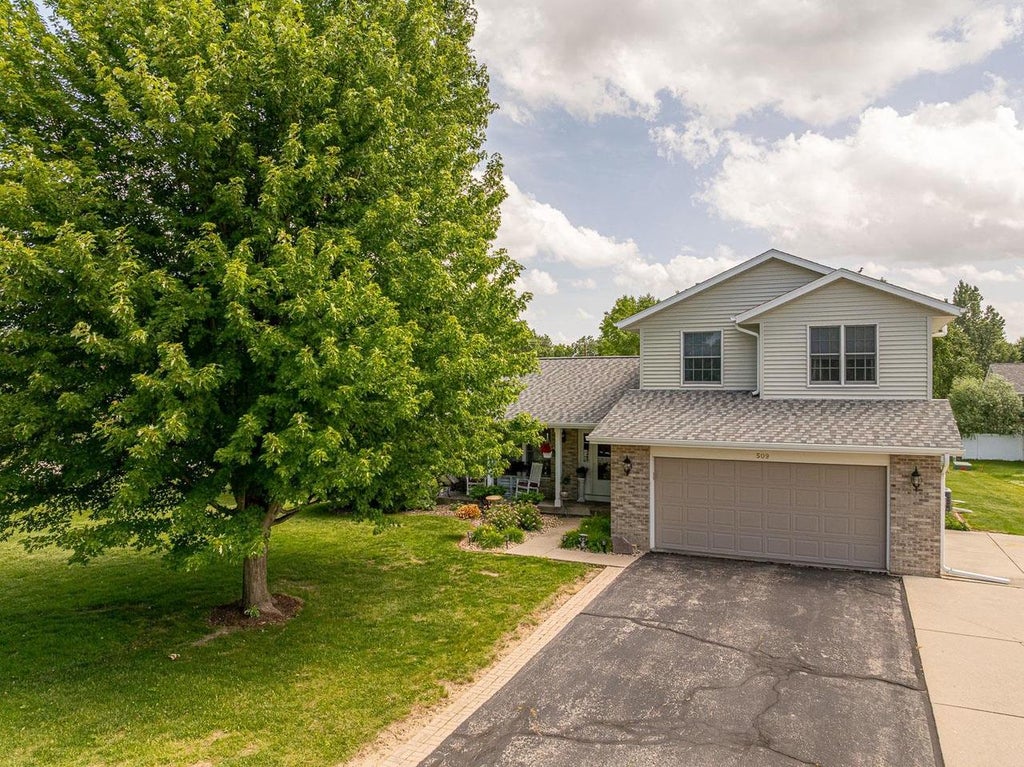 Photo of 509 Gold Coast LANE, Evansville, WI 53536 (MLS # 2030220)
