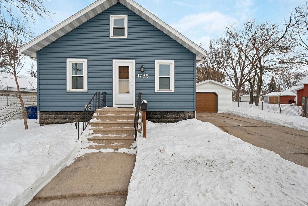 Photo of 1735 E Mason STREET, Green Bay, WI 54302 (MLS # 50319275)
