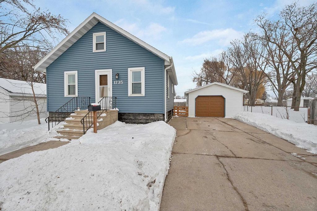 Photo of 1735 E Mason STREET, Green Bay, WI 54302 (MLS # 50319275)