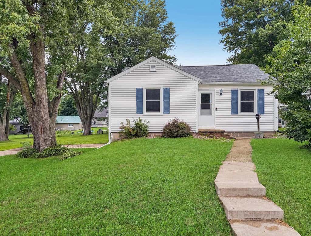 Photo of 760 N Court STREET, Platteville, WI 53818 (MLS # 2030922)