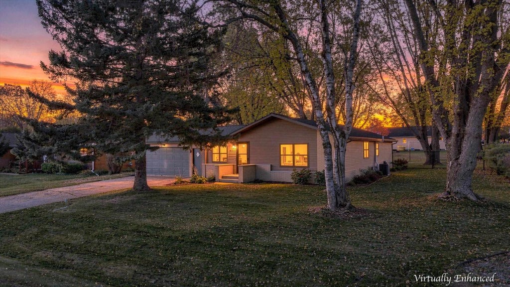 Photo of 418 E Forest STREET, Marshfield, WI 54449 (MLS # 22605340)