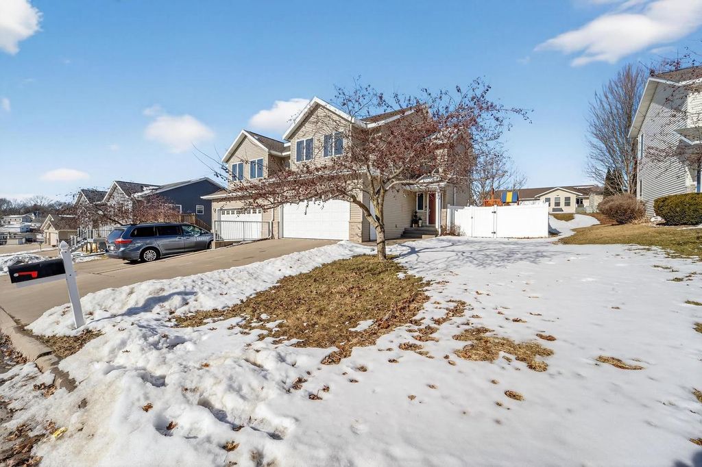 Photo of 318 Redruth DRIVE, Dodgeville, WI 53533 (MLS # 2016795)