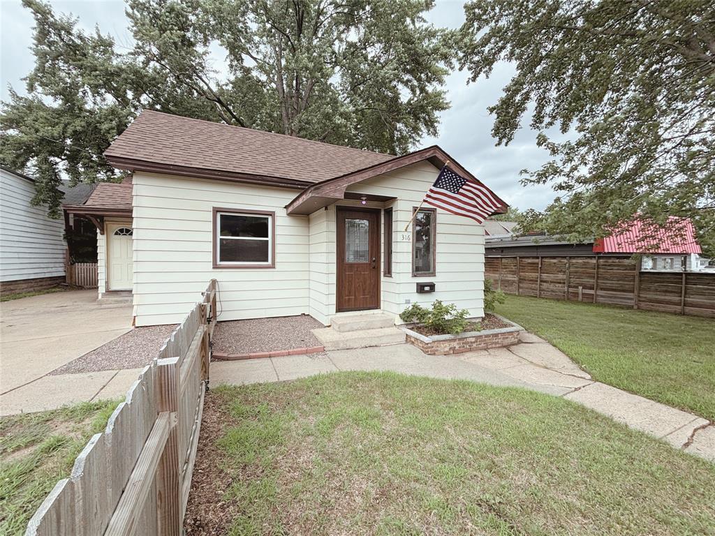 Photo of 316 Vine STREET, Eau Claire, WI 54703 (MLS # 1603426)
