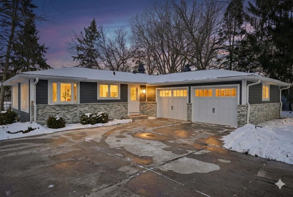 Photo of 293 Meadowside COURT, Pewaukee, WI 53072 (MLS # 1948190)