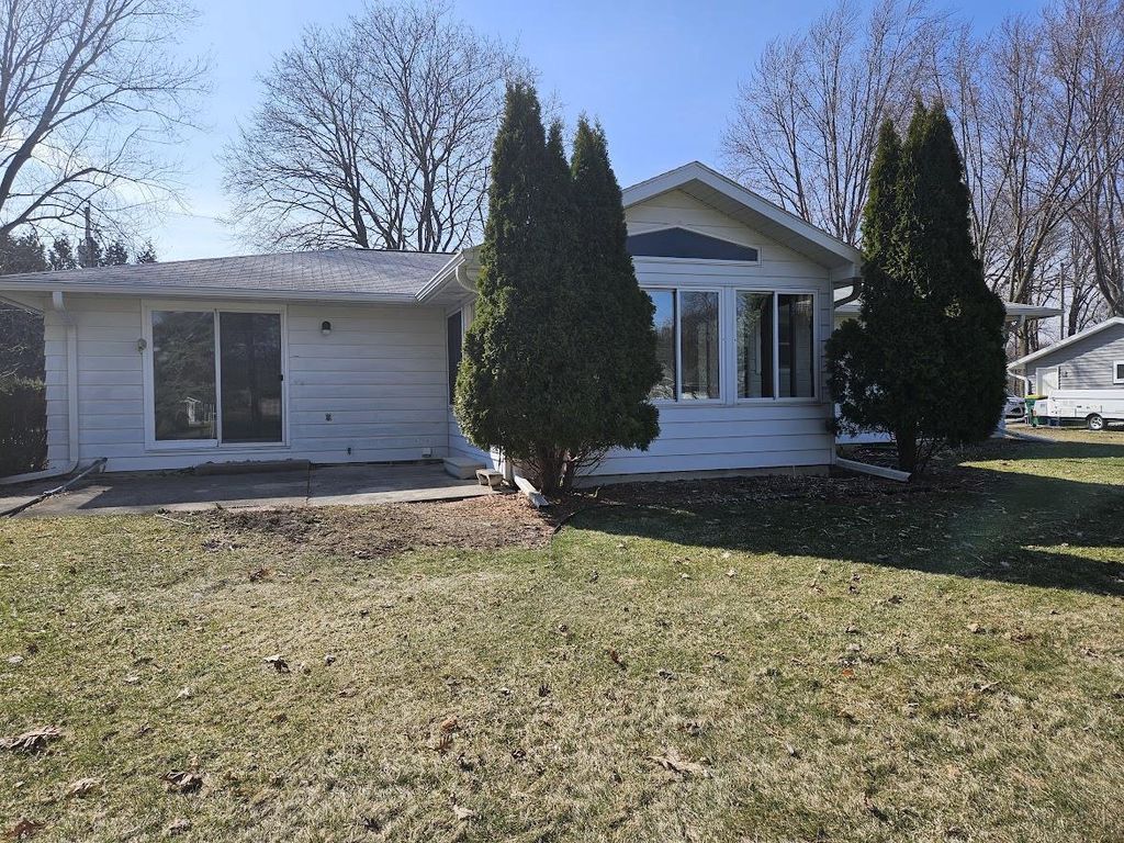 Photo of 1011 Alpine DRIVE, Green Bay, WI 54311 (MLS # 50323468)