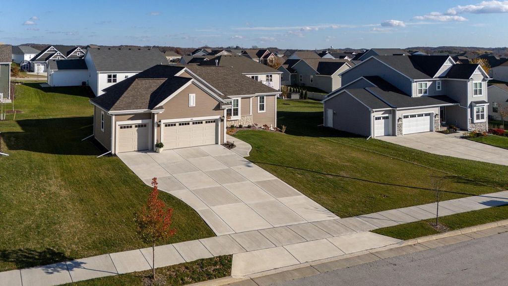 Photo of 634 Lambert DRIVE, Slinger, WI 53086 (MLS # 1942397)