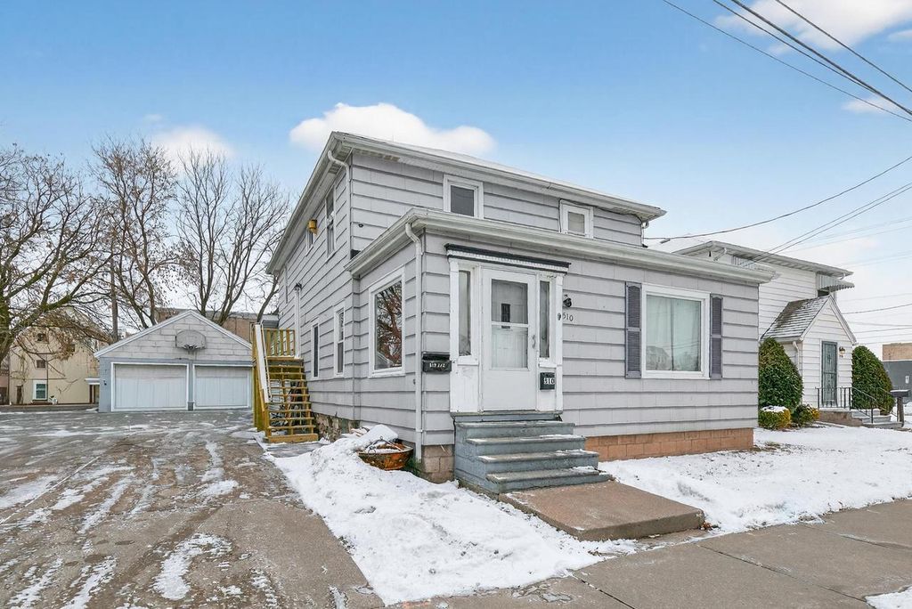 Photo of 510 N Clark STREET, Appleton, WI 54911 (MLS # 50319543)