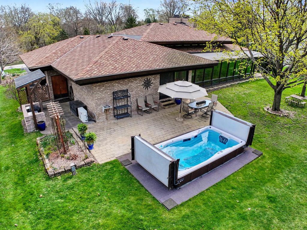 Photo of 2115 Underwood PARKWAY, Elm Grove, WI 53122 (MLS # 1958802)