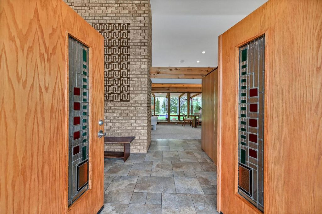 Photo of 2115 Underwood PARKWAY, Elm Grove, WI 53122 (MLS # 1958802)