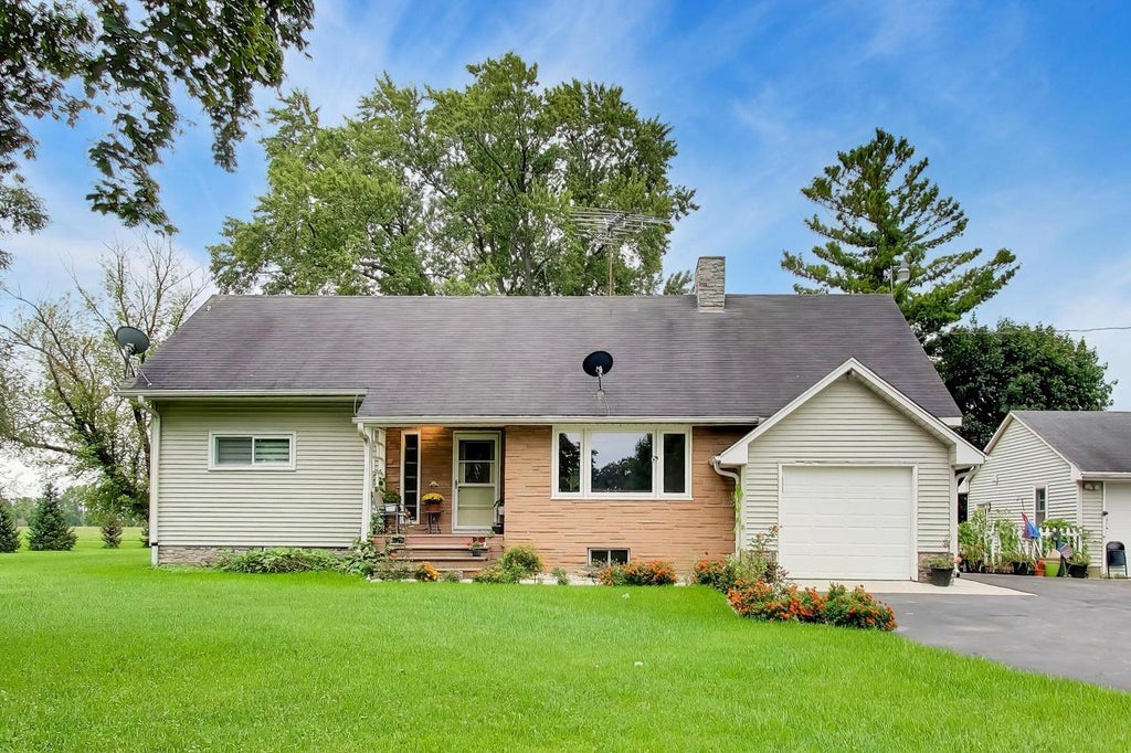 Photo of 17211 Winfield ROAD, Bristol, WI 53104 (MLS # 1981333)