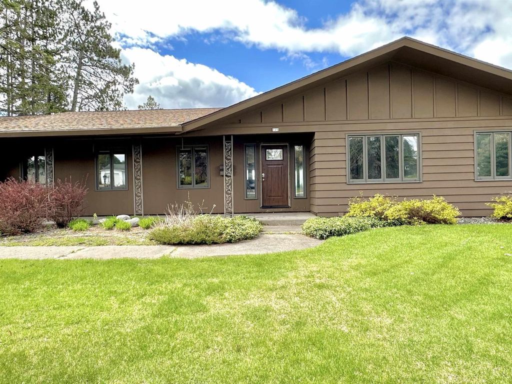 Photo of 725 Lake Shore DRIVE, Rhinelander, WI 54501 (MLS # 2023413)