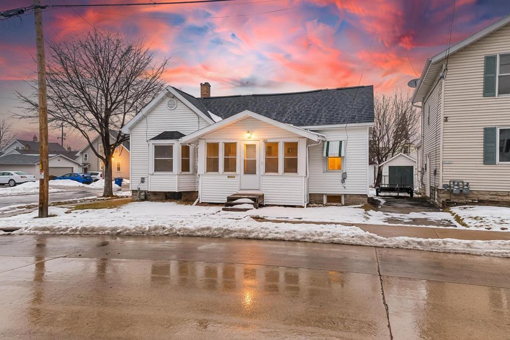 Photo of 356 W 9th AVENUE, Oshkosh, WI 54902 (MLS # 50319653)