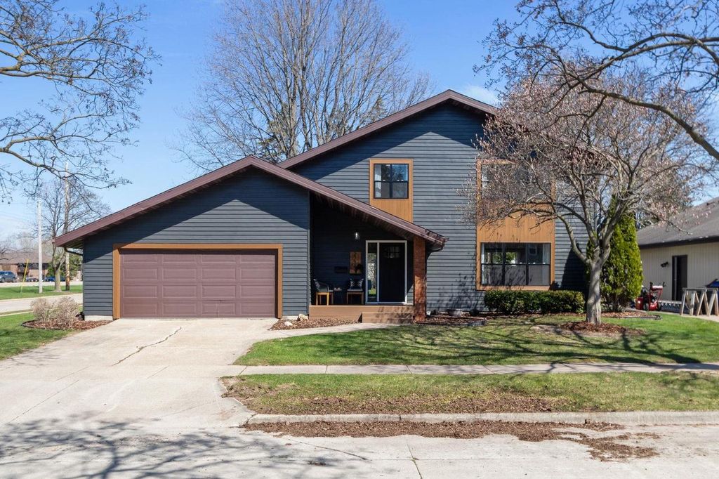 Photo of 2734 N Beechwood COURT, Appleton, WI 54911 (MLS # 50324212)