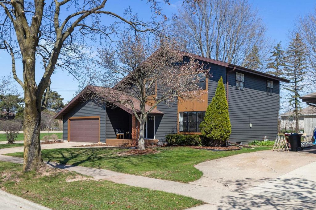 Photo of 2734 N Beechwood COURT, Appleton, WI 54911 (MLS # 50324212)
