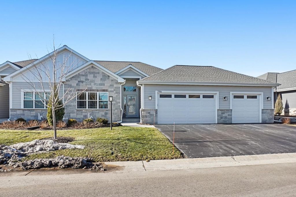 Photo of 7916 E Stone Ridge DRIVE, Lannon, WI 53046 (MLS # 1948120)