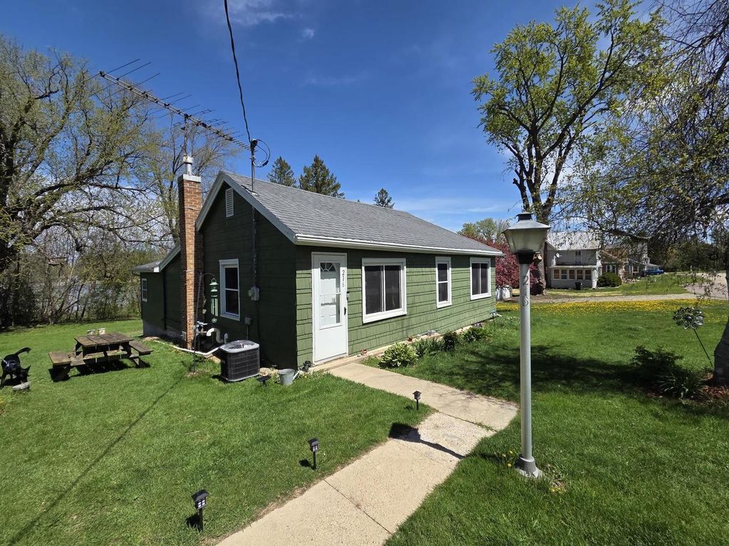 Photo of 216 E Pearl STREET, Kingston, WI 53939 (MLS # 2021856)