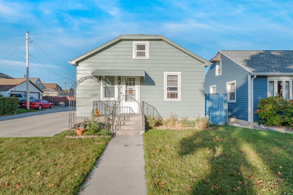 Photo of 2004 S 16th STREET, Sheboygan, WI 53081 (MLS # 1939736)