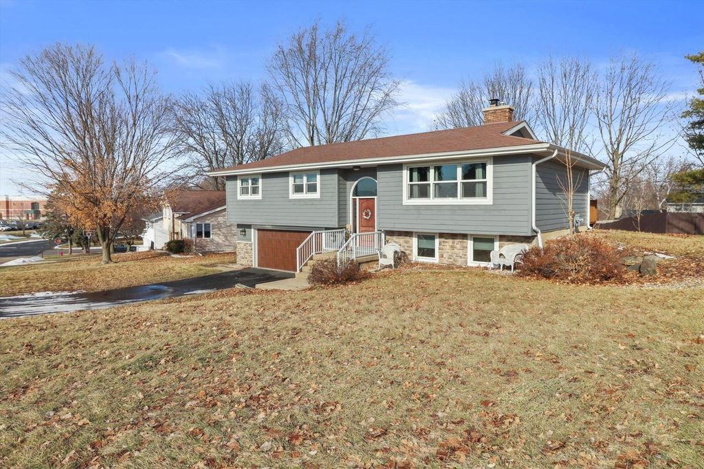 Photo of 105 Winston WAY, Waunakee, WI 53597 (MLS # 1947208)