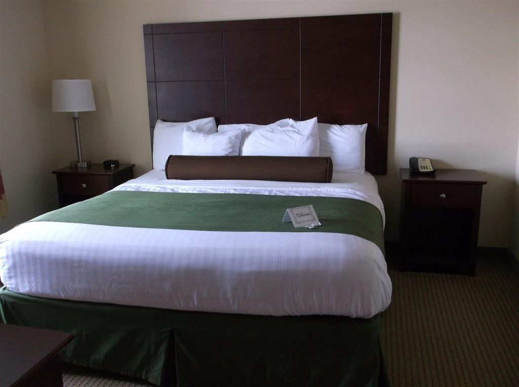 Photo of 1515 Planeview DRIVE, Oshkosh, WI 54904 (MLS # 50322180)