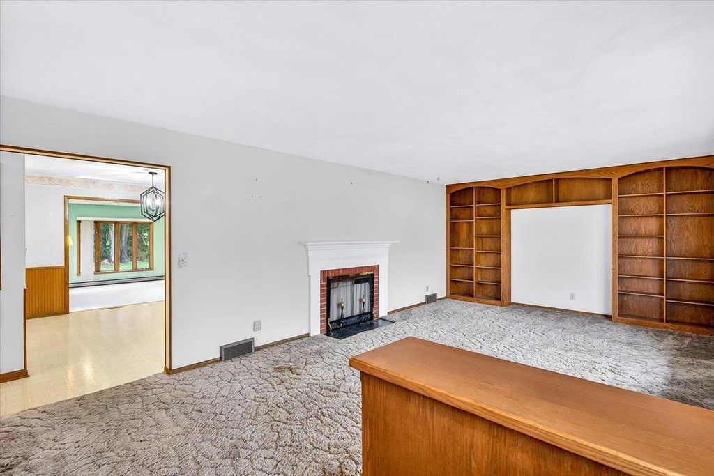 Photo of 426 Blankenheim LANE, Sun Prairie, WI 53590 (MLS # 2019863)