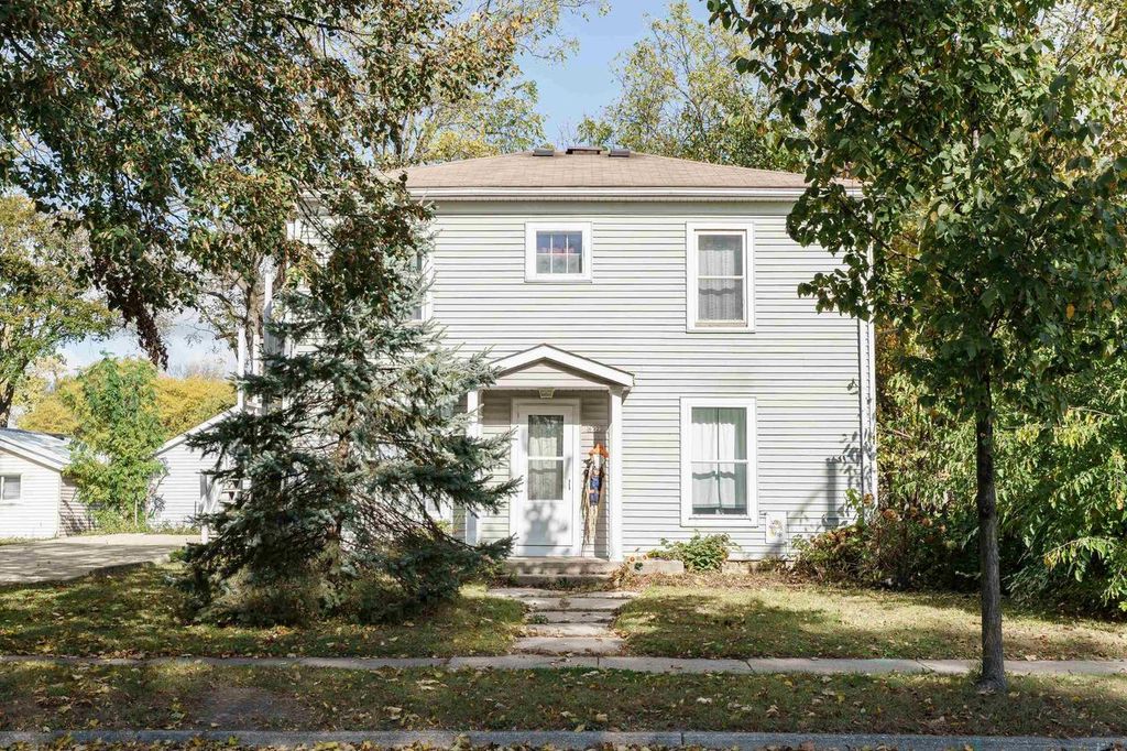 Photo of 650-652 E North STREET, Whitewater, WI 53190 (MLS # 2011336)