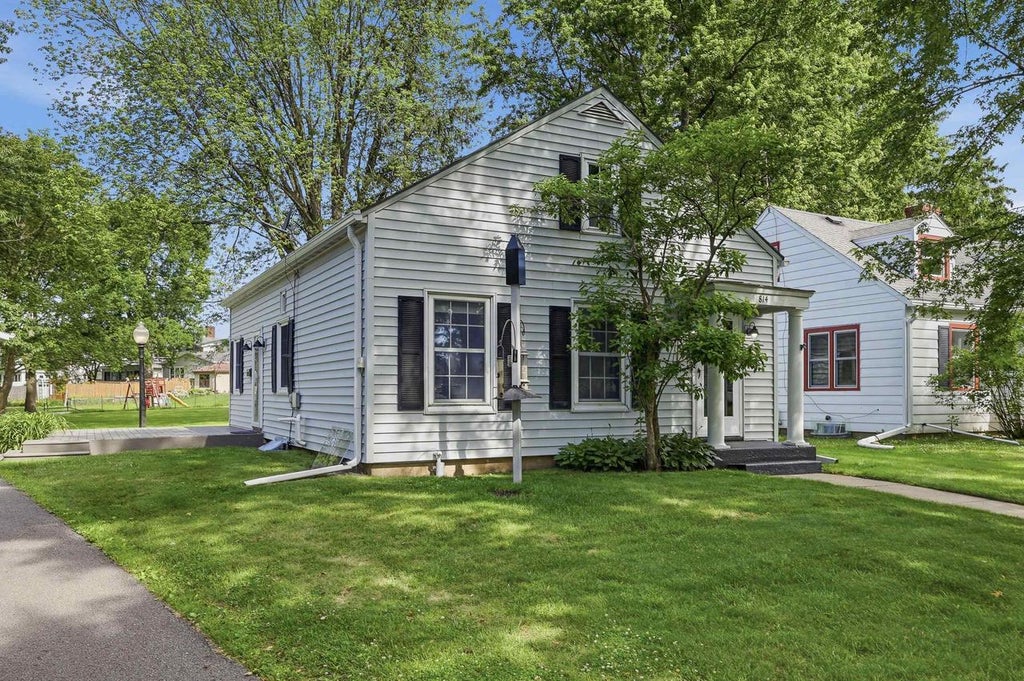 Photo of 814 S Oak AVENUE, Marshfield, WI 54449 (MLS # 22602928)