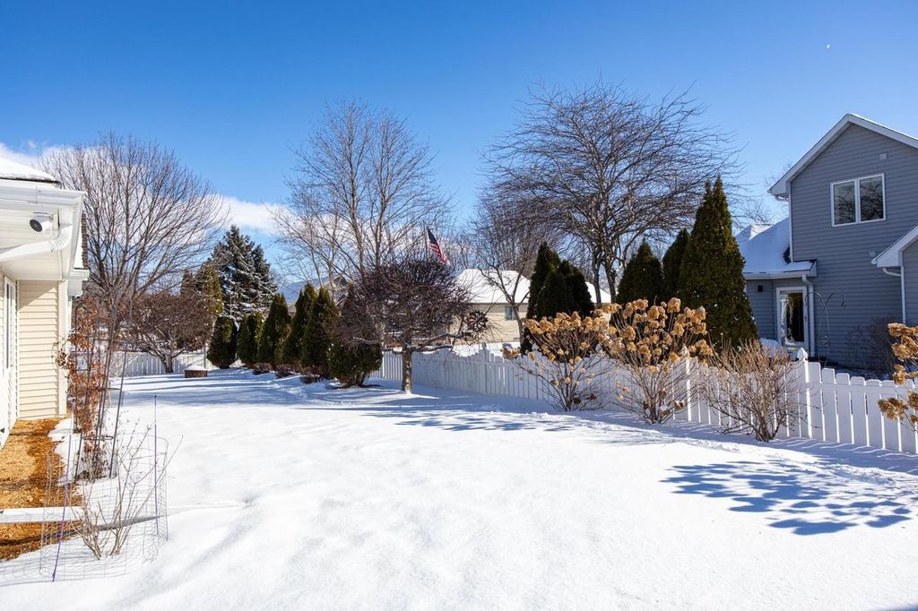 Photo of 527 Applewood DRIVE, Kimberly, WI 54136 (MLS # 50320846)