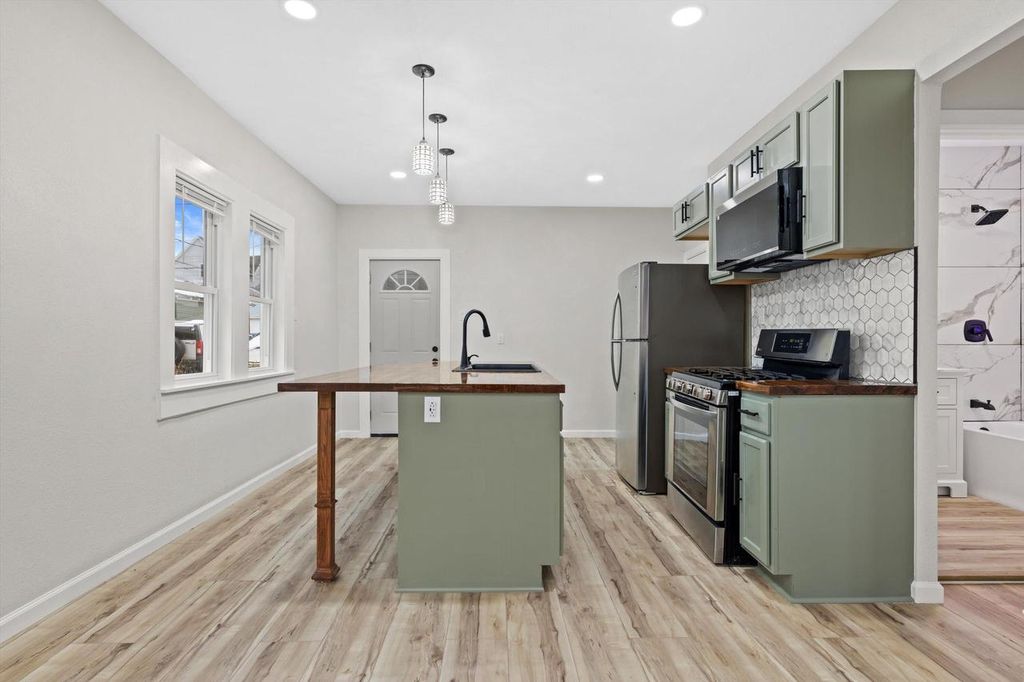 Photo of 2031 S 7th STREET, Milwaukee, WI 53204 (MLS # 1945536)