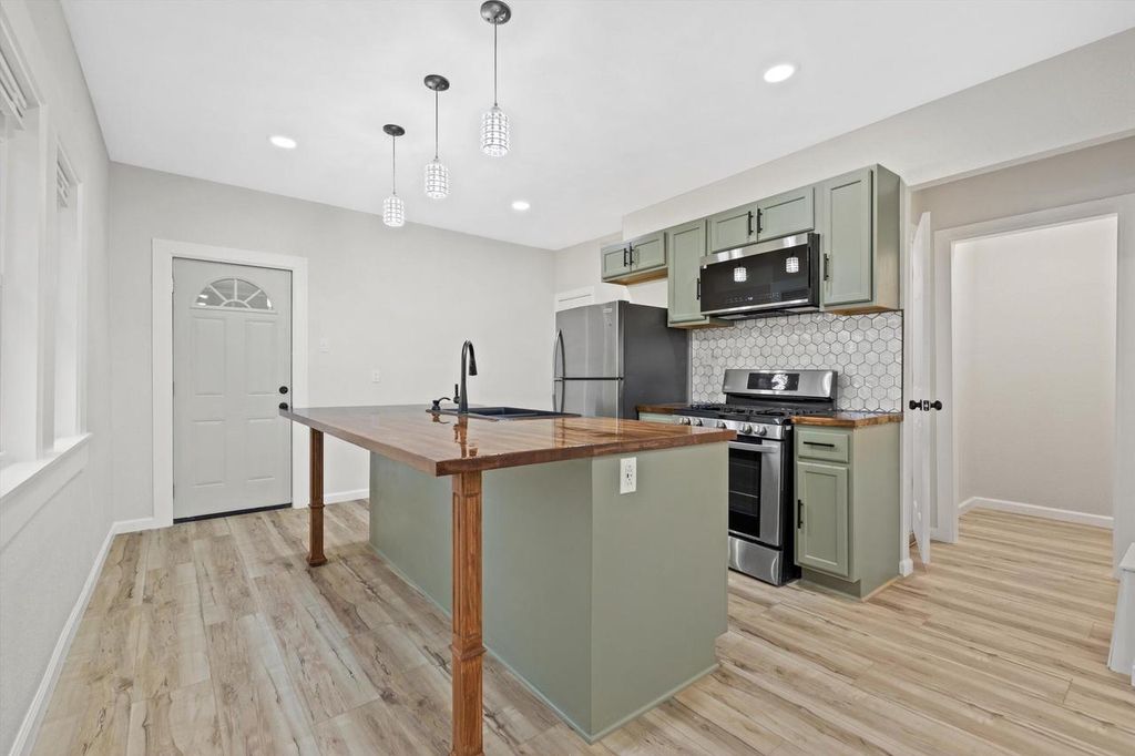 Photo of 2031 S 7th STREET, Milwaukee, WI 53204 (MLS # 1945536)