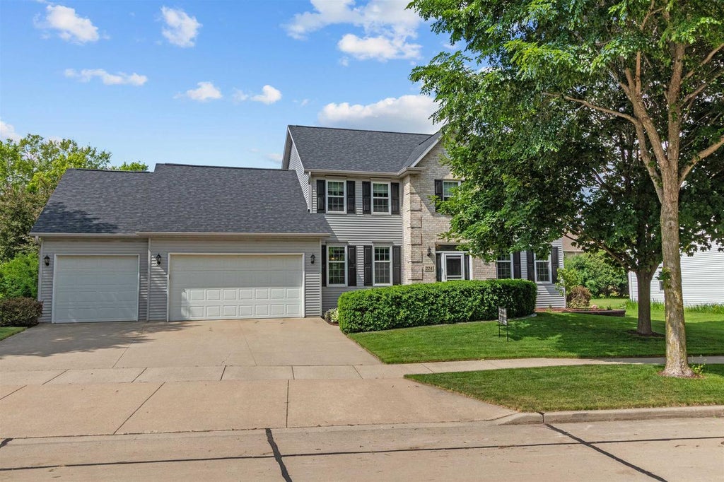 Photo of 224 E Carrington LANE, Appleton, WI 54913 (MLS # 50330668)