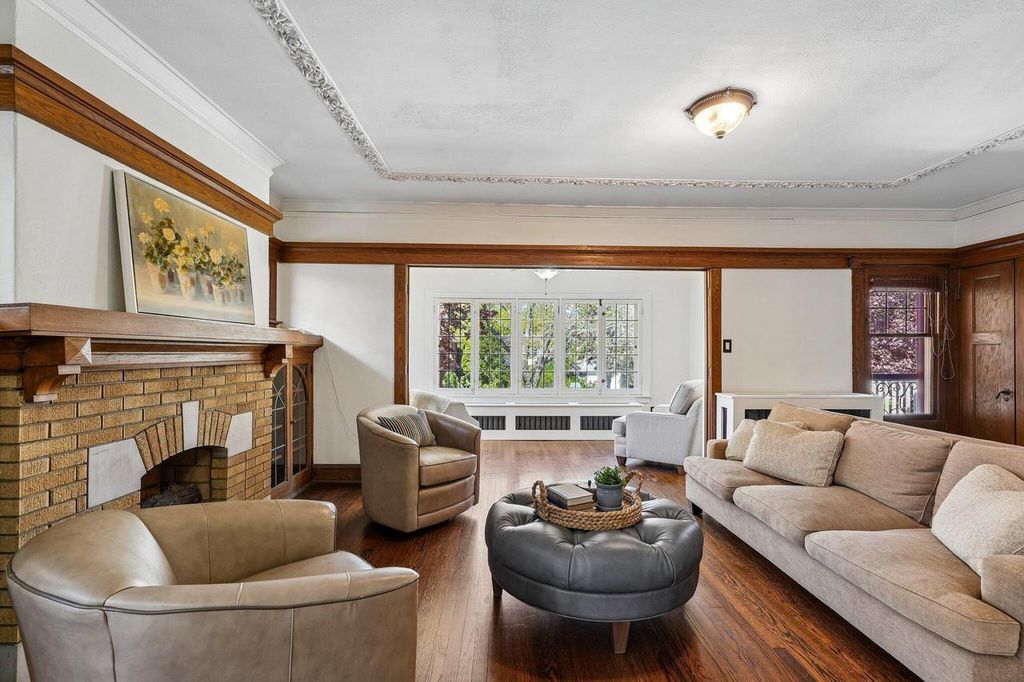 Photo of 3916 N Farwell AVENUE #3918, Shorewood, WI 53211 (MLS # 1963065)