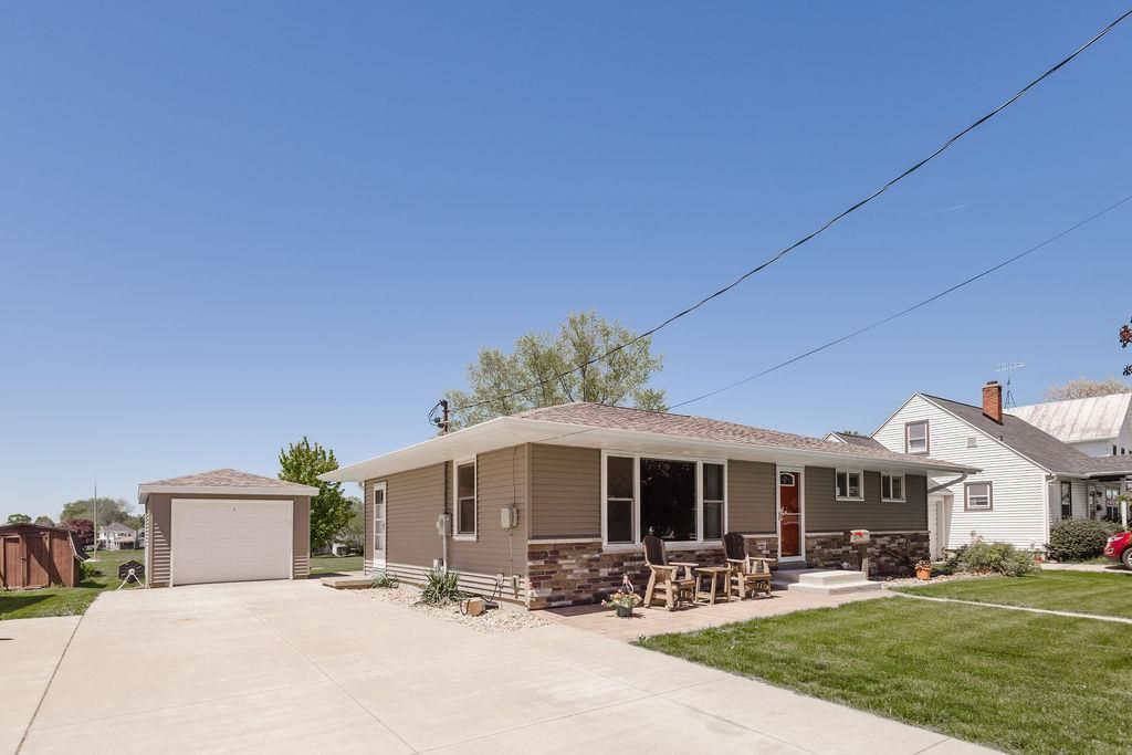 Photo of 880 N 2nd STREET, Platteville, WI 53818 (MLS # 2023118)