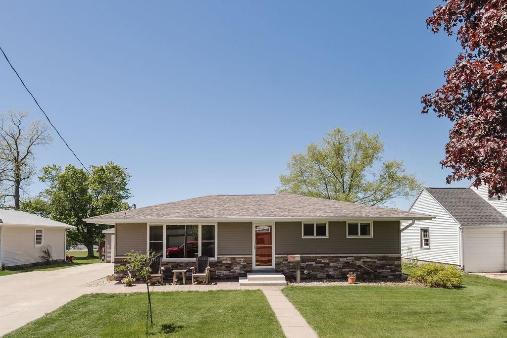 Photo of 880 N 2nd STREET, Platteville, WI 53818 (MLS # 2023118)