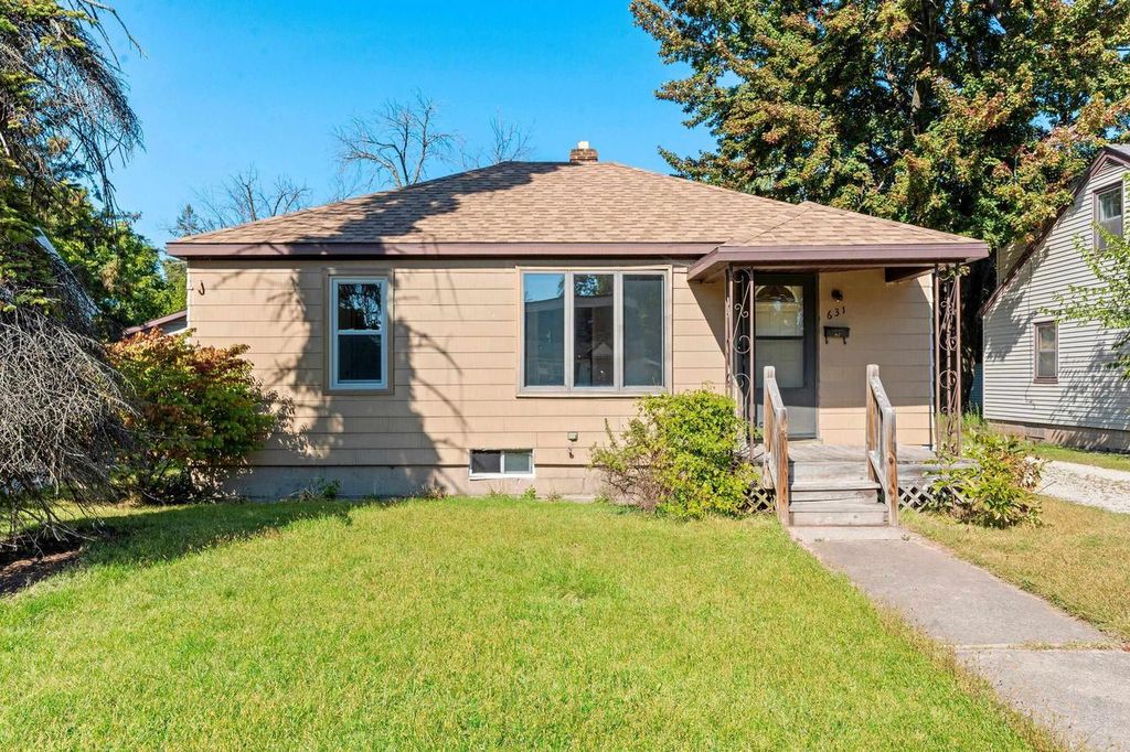 Photo of 631 McKinley STREET, Neenah, WI 54956 (MLS # 50316184)