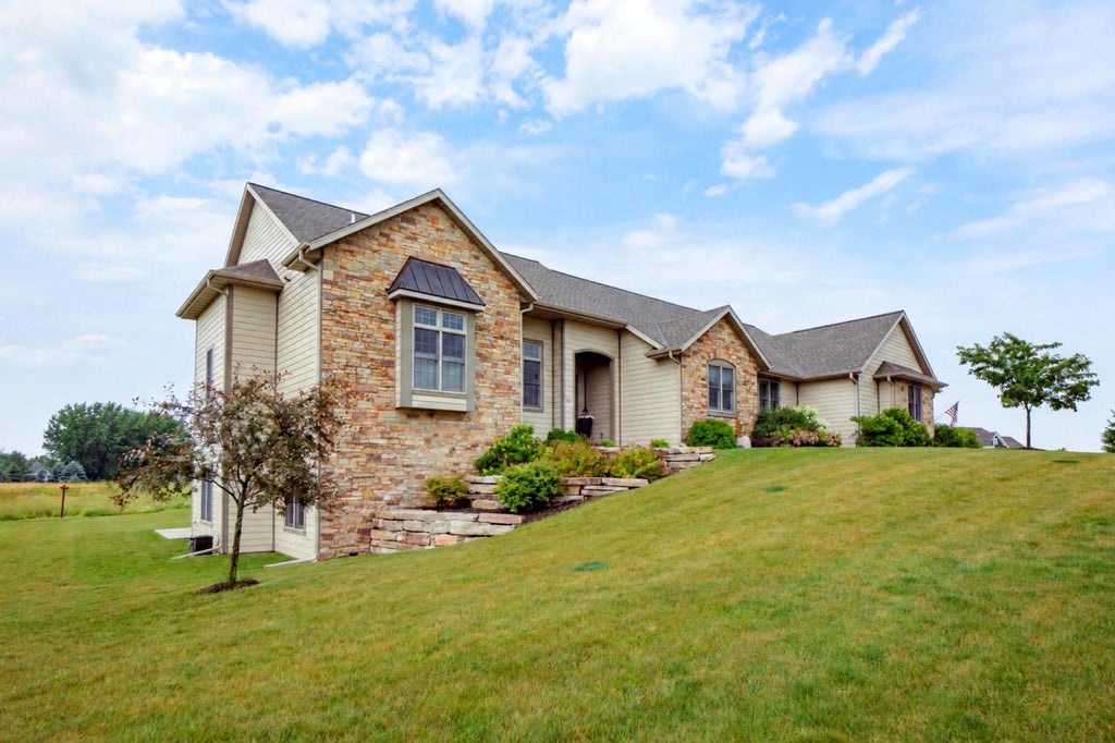 Photo of 4268 S Woodcrest Ridge DRIVE, West Bend, WI 53095 (MLS # 1980614)