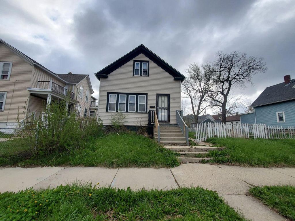 Photo of 2466 N 7th STREET, Milwaukee, WI 53212 (MLS # 1960529)