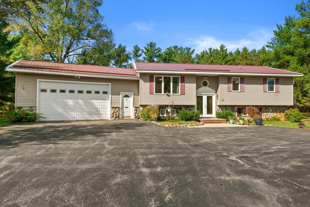 Photo of 859 6th AVENUE, Hancock, WI 54943 (MLS # 2010625)