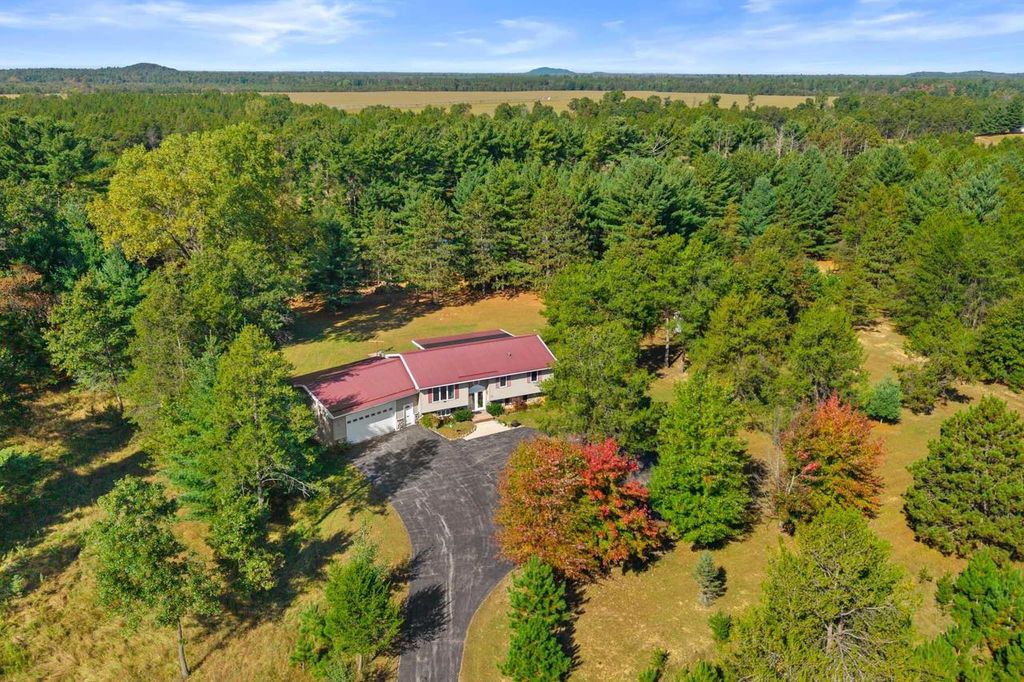 Photo of 859 6th AVENUE, Hancock, WI 54943 (MLS # 2010625)