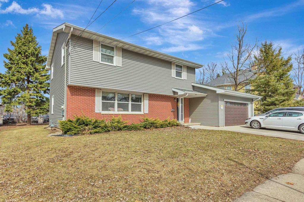 Photo of 932 Vine STREET, Oshkosh, WI 54901 (MLS # 50322193)