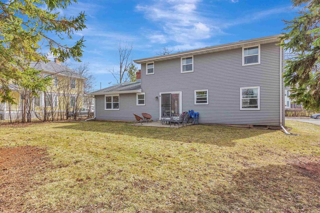 Photo of 932 Vine STREET, Oshkosh, WI 54901 (MLS # 50322193)