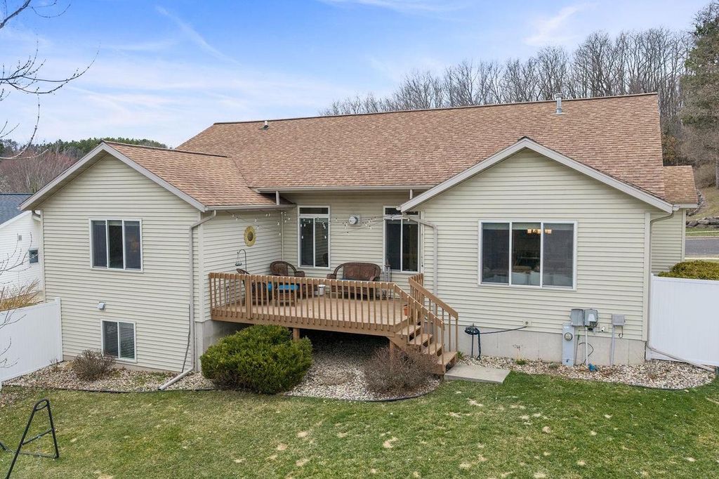 Photo of 1422 Ridgeview DRIVE, Reedsburg, WI 53959 (MLS # 2019484)