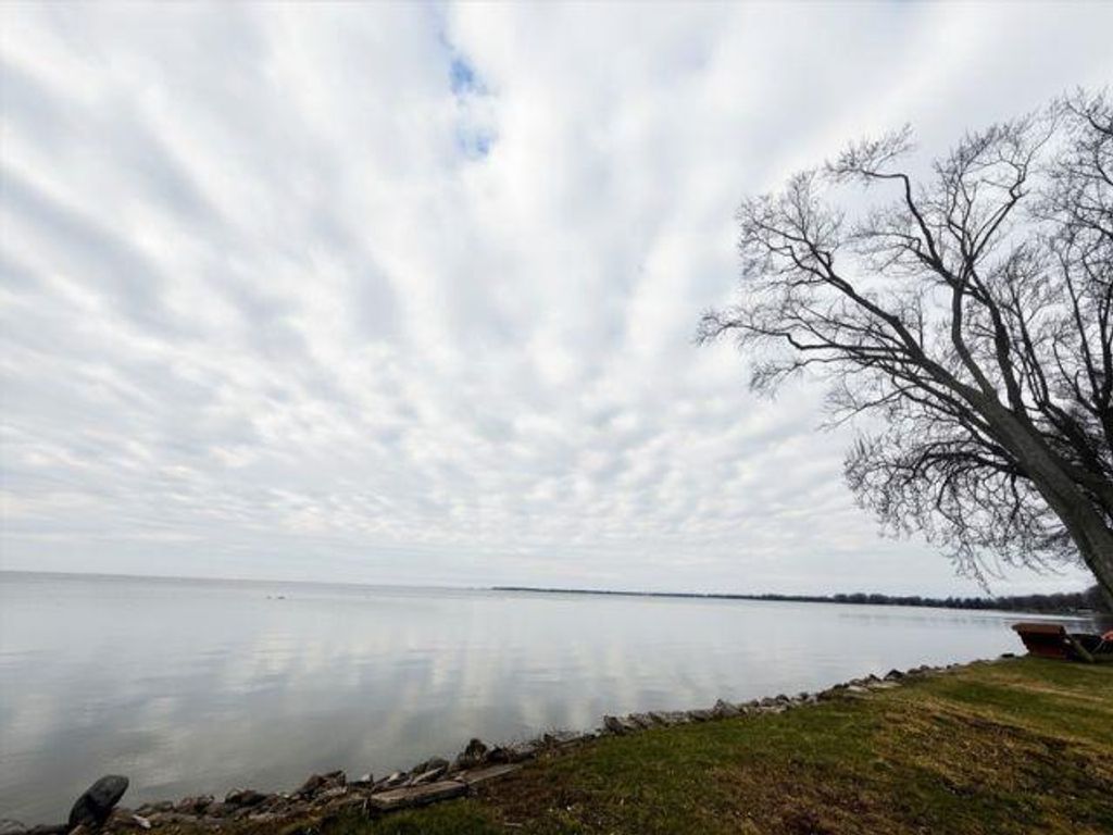 Photo of W7225 Firelane 2, Menasha, WI 54952 (MLS # 50323511)