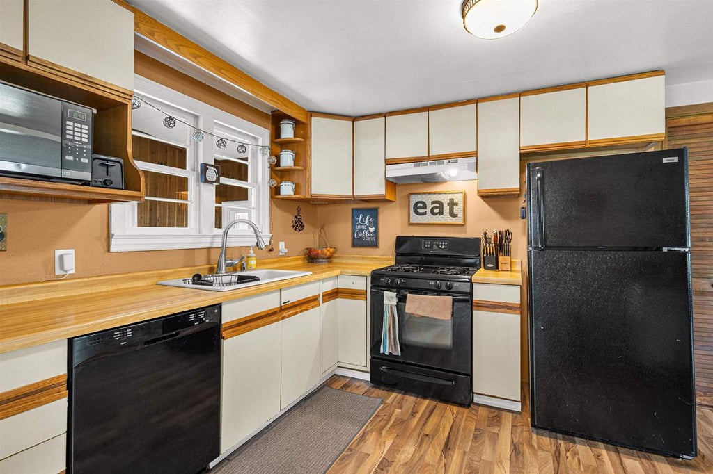 Photo of 1427 Oak STREET, Oshkosh, WI 54901 (MLS # 50330945)