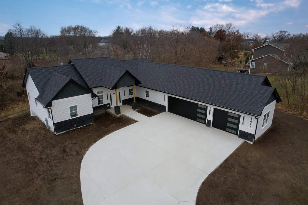 Photo of 5611 N Vista LANE #5611, Janesville, WI 53548 (MLS # 2013025)