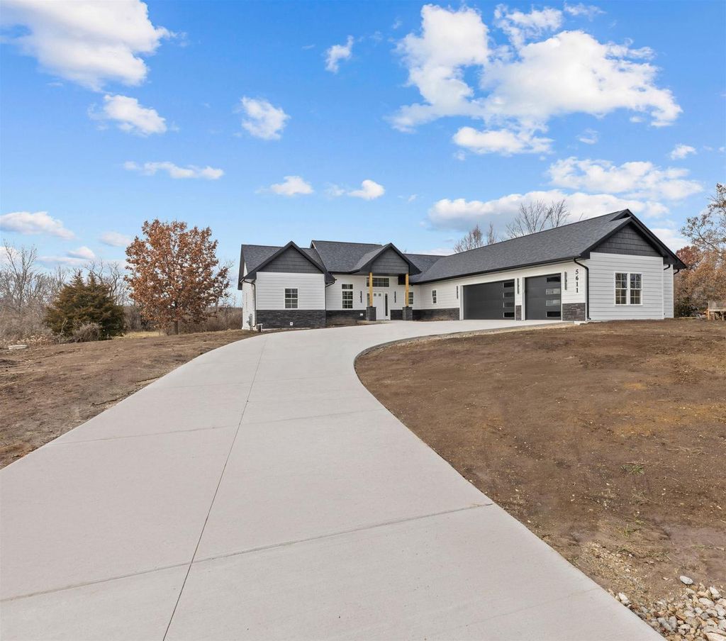 Photo of 5611 N Vista LANE #5611, Janesville, WI 53548 (MLS # 2013025)