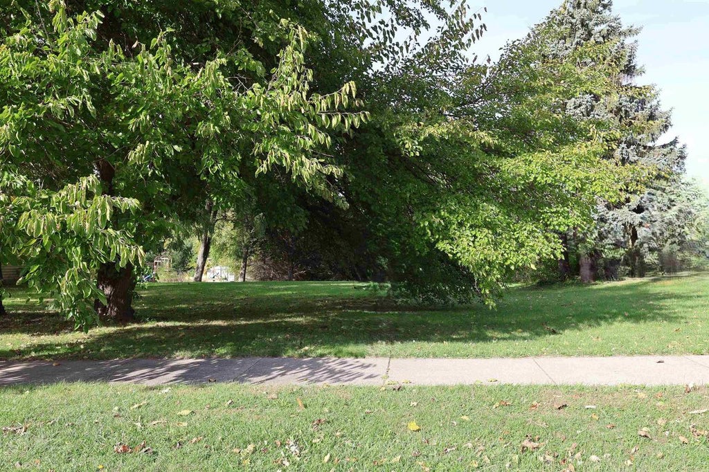 Photo of 2670 W 20th AVENUE, Oshkosh, WI 54904 (MLS # 50334589)