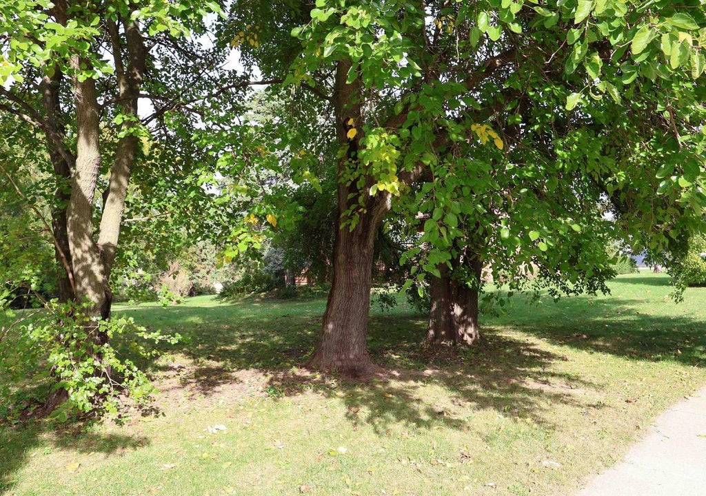 Photo of 2670 W 20th AVENUE, Oshkosh, WI 54904 (MLS # 50334589)