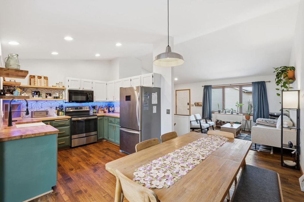 Photo of 7402 W Valley Ridge DRIVE, Madison, WI 53719 (MLS # 2014254)