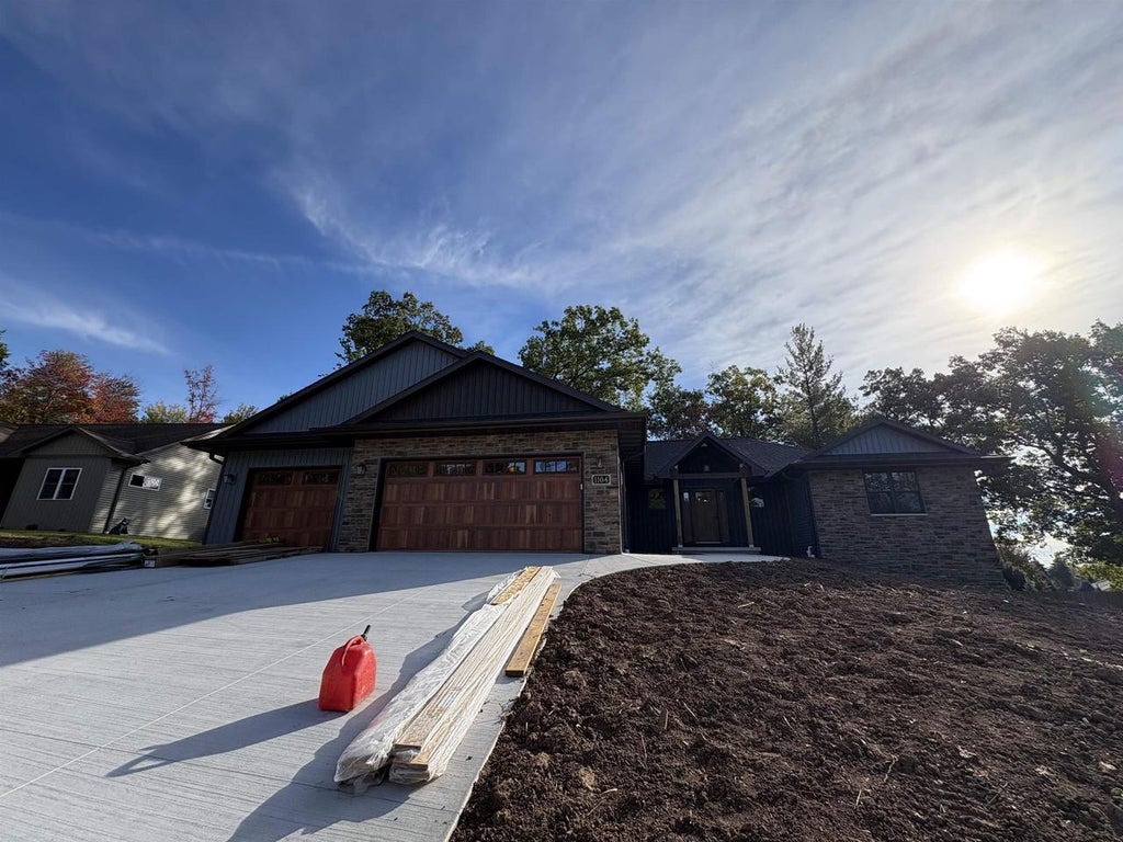 Photo of 1104 Pinecrest ROAD, Green Bay, WI 54313 (MLS # 50334245)