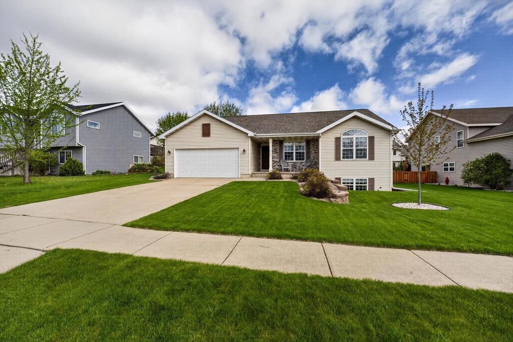 Photo of 3152 W Main STREET, Sun Prairie, WI 53590 (MLS # 2023951)
